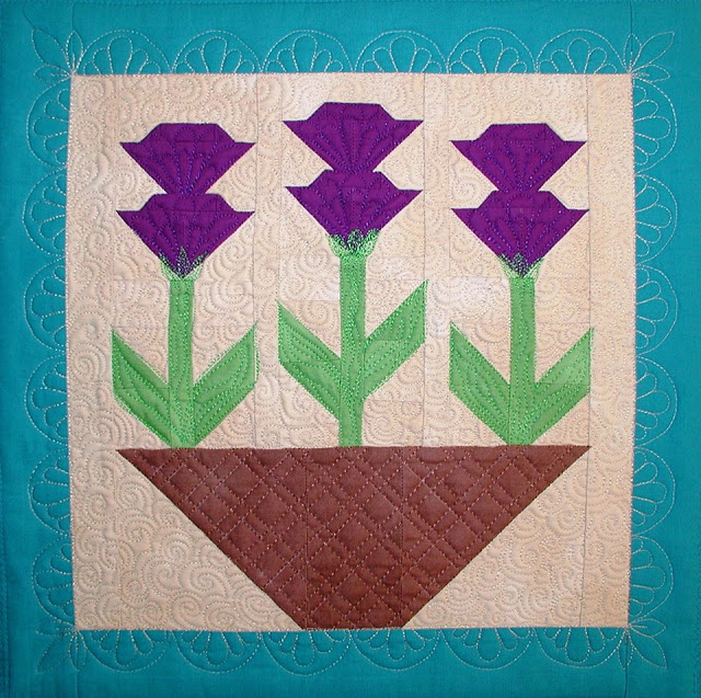 How to Quilt a Super Sixteen Dresden Plate Block