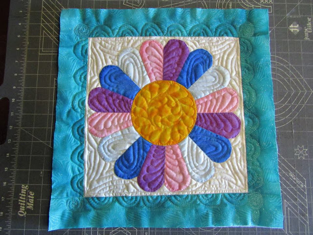 Dresden Plate Quilt Block - Sew Much Moore